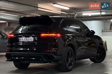 Внедорожник / Кроссовер Porsche Cayenne 2016 в 