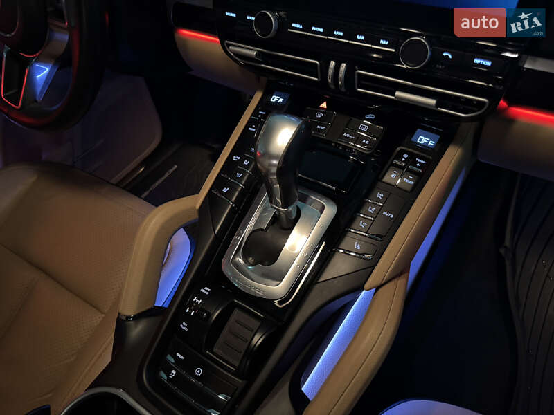 Позашляховик / Кросовер Porsche Cayenne 2016 в Дніпрі