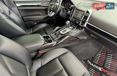 Внедорожник / Кроссовер Porsche Cayenne 2015 в 