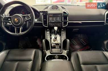 Внедорожник / Кроссовер Porsche Cayenne 2015 в 