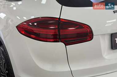 Внедорожник / Кроссовер Porsche Cayenne 2015 в 