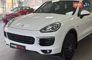 Внедорожник / Кроссовер Porsche Cayenne 2015 в 