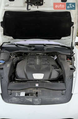 Внедорожник / Кроссовер Porsche Cayenne 2012 в 