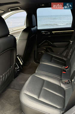 Внедорожник / Кроссовер Porsche Cayenne 2012 в 
