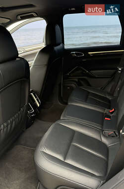 Внедорожник / Кроссовер Porsche Cayenne 2012 в 