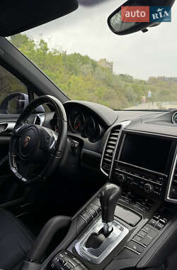 Внедорожник / Кроссовер Porsche Cayenne 2012 в 
