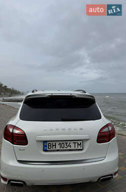 Внедорожник / Кроссовер Porsche Cayenne 2012 в 