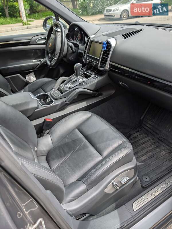 Позашляховик / Кросовер Porsche Cayenne 2010 в Києві