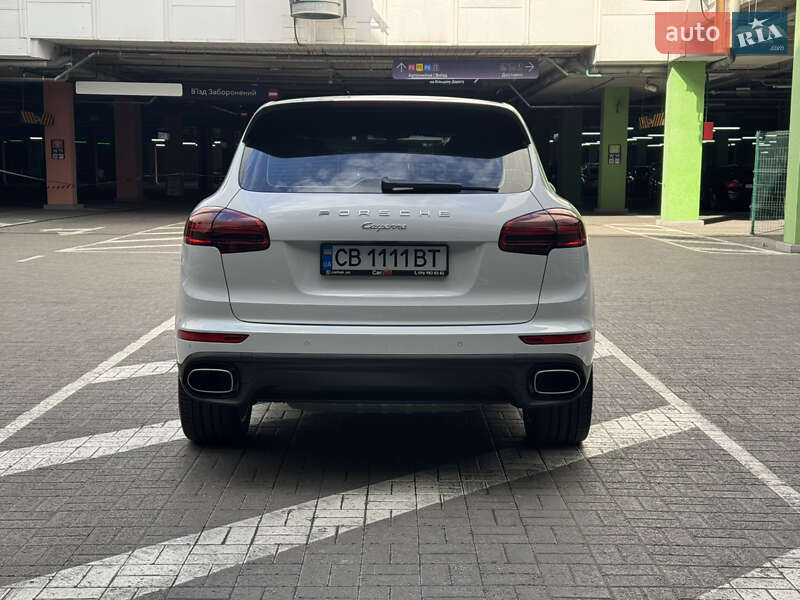 Внедорожник / Кроссовер Porsche Cayenne 2015 в Киеве