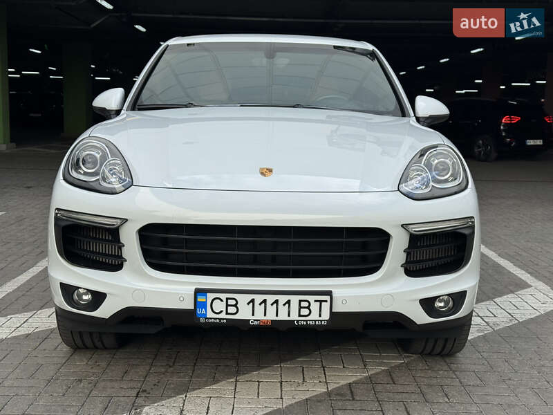 Внедорожник / Кроссовер Porsche Cayenne 2015 в Киеве