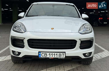 Внедорожник / Кроссовер Porsche Cayenne 2015 в 