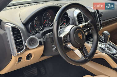 Позашляховик / Кросовер Porsche Cayenne 2015 в Києві