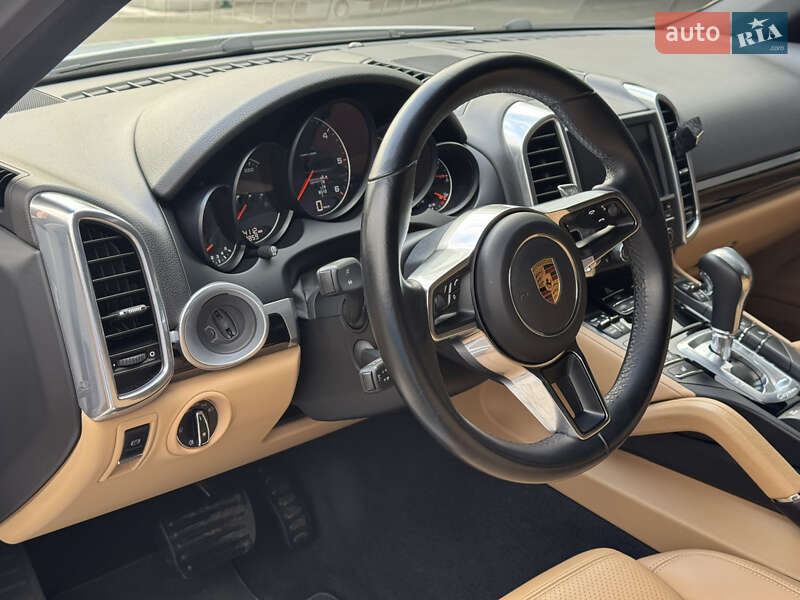 Внедорожник / Кроссовер Porsche Cayenne 2015 в Киеве