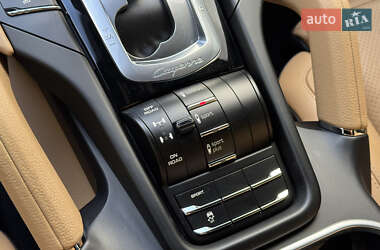 Позашляховик / Кросовер Porsche Cayenne 2015 в Києві