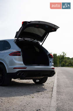 Внедорожник / Кроссовер Porsche Cayenne 2017 в 