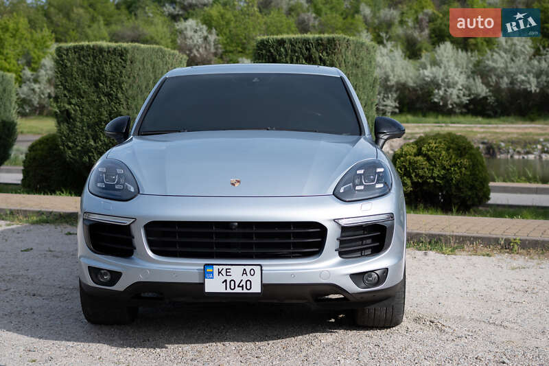 Внедорожник / Кроссовер Porsche Cayenne 2017 в 