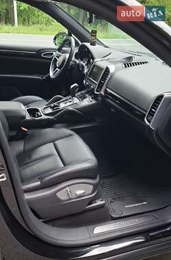 Внедорожник / Кроссовер Porsche Cayenne 2015 в 