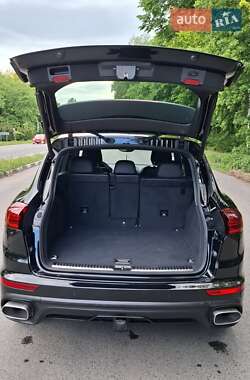 Внедорожник / Кроссовер Porsche Cayenne 2015 в 