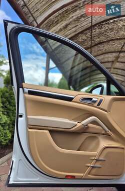 Внедорожник / Кроссовер Porsche Cayenne 2013 в 
