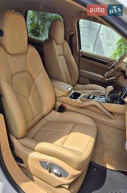 Внедорожник / Кроссовер Porsche Cayenne 2013 в 