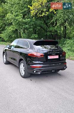 Внедорожник / Кроссовер Porsche Cayenne 2015 в 