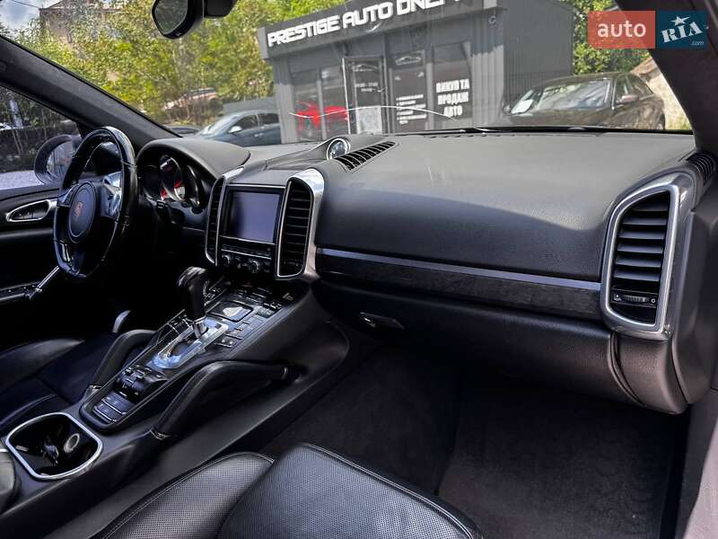 Внедорожник / Кроссовер Porsche Cayenne 2013 в Днепре