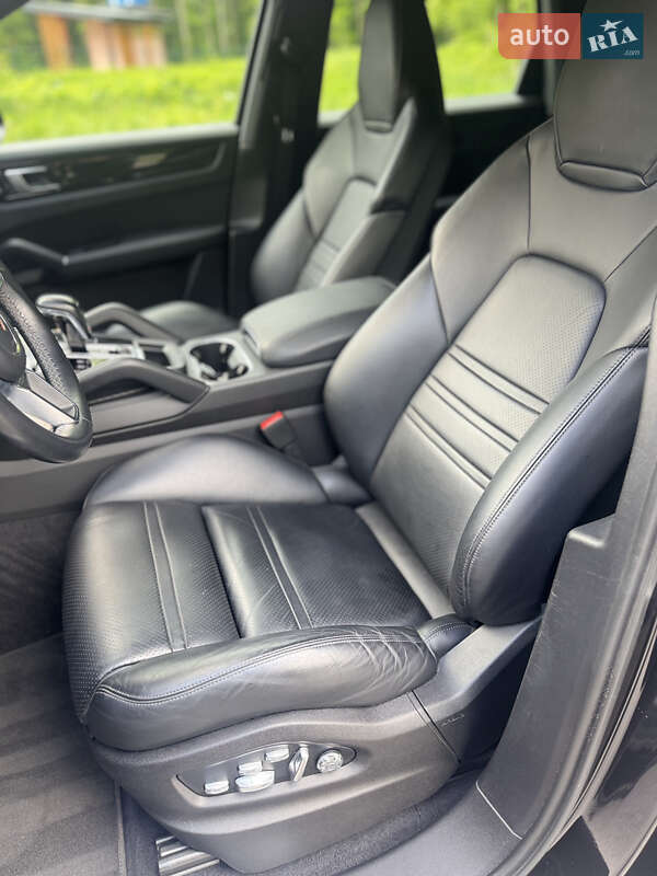 Позашляховик / Кросовер Porsche Cayenne 2019 в Красилові