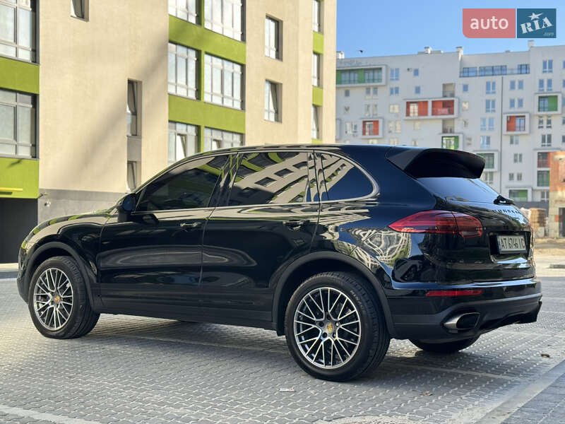 Позашляховик / Кросовер Porsche Cayenne 2015 в Івано-Франківську