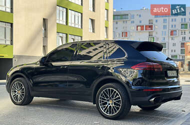 Внедорожник / Кроссовер Porsche Cayenne 2015 в 