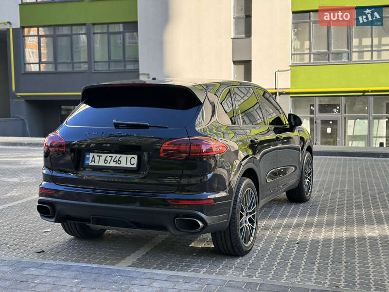 Позашляховик / Кросовер Porsche Cayenne 2015 в Івано-Франківську
