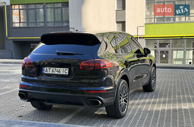 Внедорожник / Кроссовер Porsche Cayenne 2015 в 