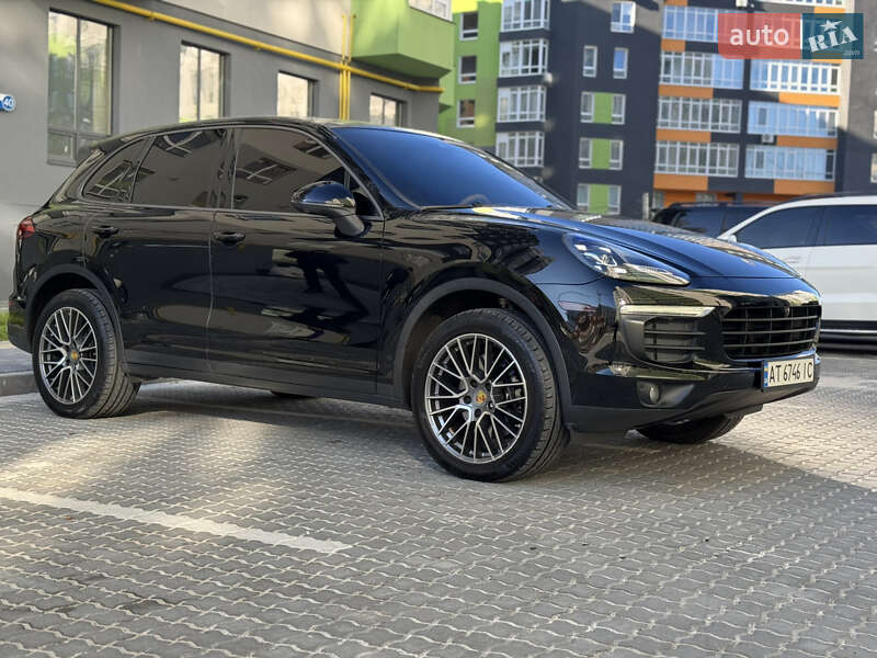 Позашляховик / Кросовер Porsche Cayenne 2015 в Івано-Франківську