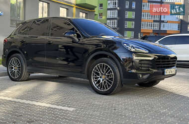 Внедорожник / Кроссовер Porsche Cayenne 2015 в 