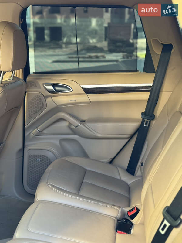 Позашляховик / Кросовер Porsche Cayenne 2015 в Івано-Франківську
