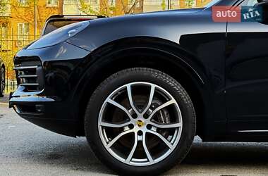 Позашляховик / Кросовер Porsche Cayenne 2021 в 