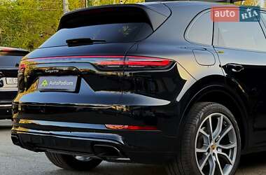 Позашляховик / Кросовер Porsche Cayenne 2021 в 