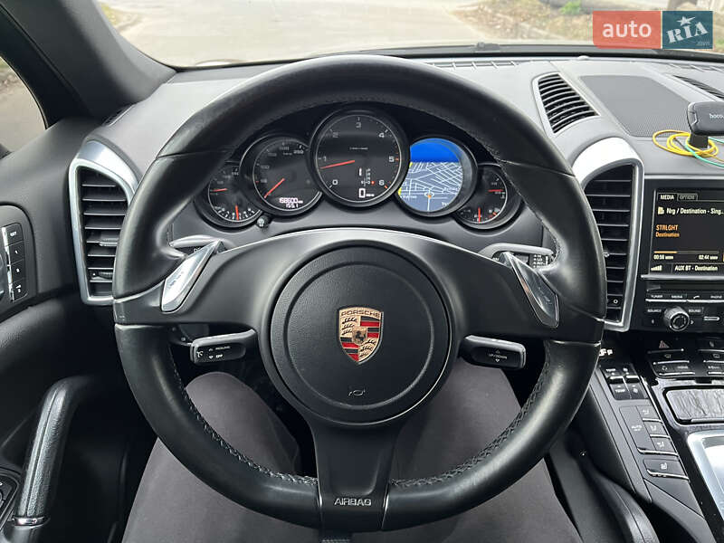 Позашляховик / Кросовер Porsche Cayenne 2012 в 
