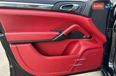 Внедорожник / Кроссовер Porsche Cayenne 2014 в 