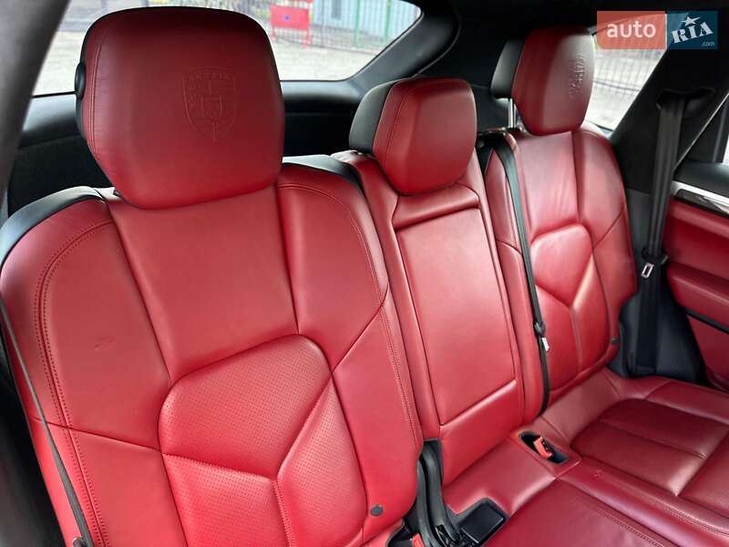 Внедорожник / Кроссовер Porsche Cayenne 2014 в Киеве