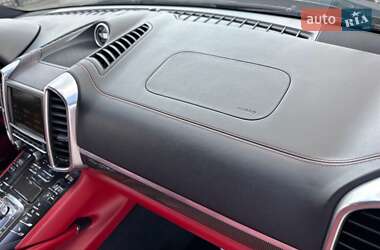Внедорожник / Кроссовер Porsche Cayenne 2014 в 