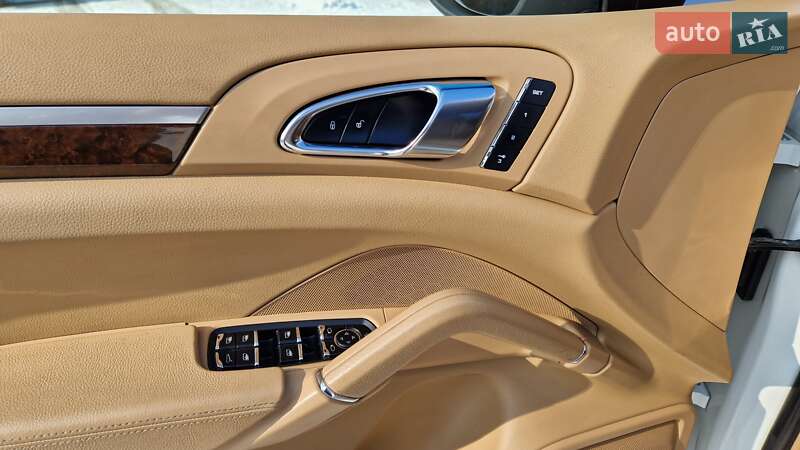 Внедорожник / Кроссовер Porsche Cayenne 2013 в Днепре