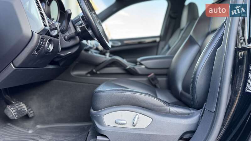 Внедорожник / Кроссовер Porsche Cayenne 2017 в Черкассах