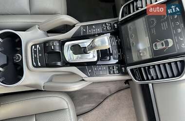 Внедорожник / Кроссовер Porsche Cayenne 2011 в 