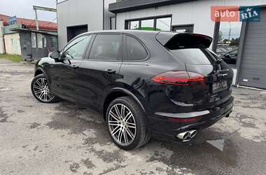 Внедорожник / Кроссовер Porsche Cayenne 2015 в 