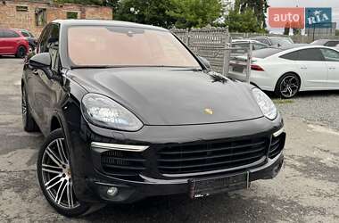 Внедорожник / Кроссовер Porsche Cayenne 2015 в 
