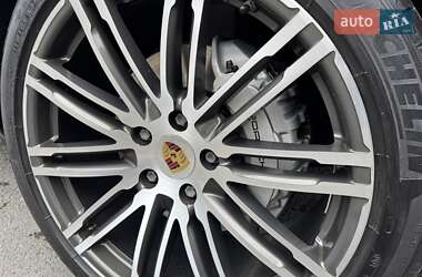 Внедорожник / Кроссовер Porsche Cayenne 2015 в 
