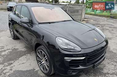 Внедорожник / Кроссовер Porsche Cayenne 2015 в 