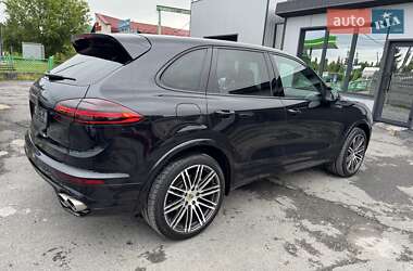 Внедорожник / Кроссовер Porsche Cayenne 2015 в 