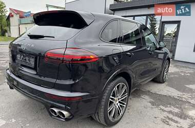 Внедорожник / Кроссовер Porsche Cayenne 2015 в 