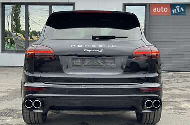 Внедорожник / Кроссовер Porsche Cayenne 2015 в 